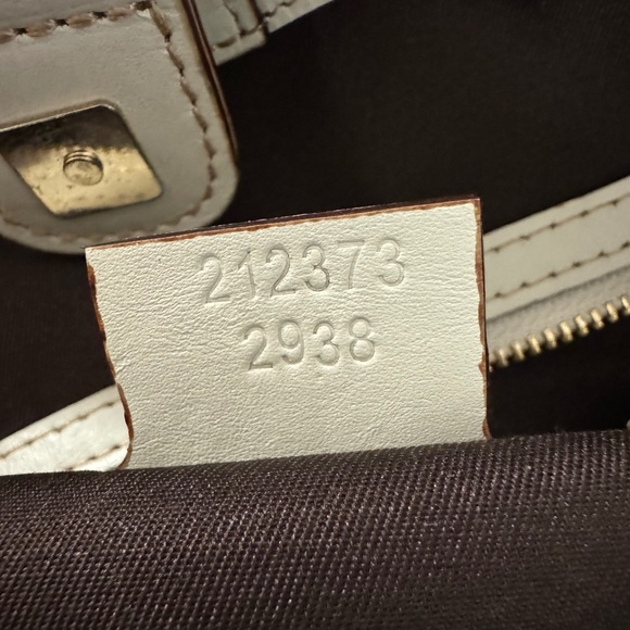 Gucci Classic Monogram Canvas Tote Bag with Oliver Dog (Limited Edition) - Picture 5 of 10